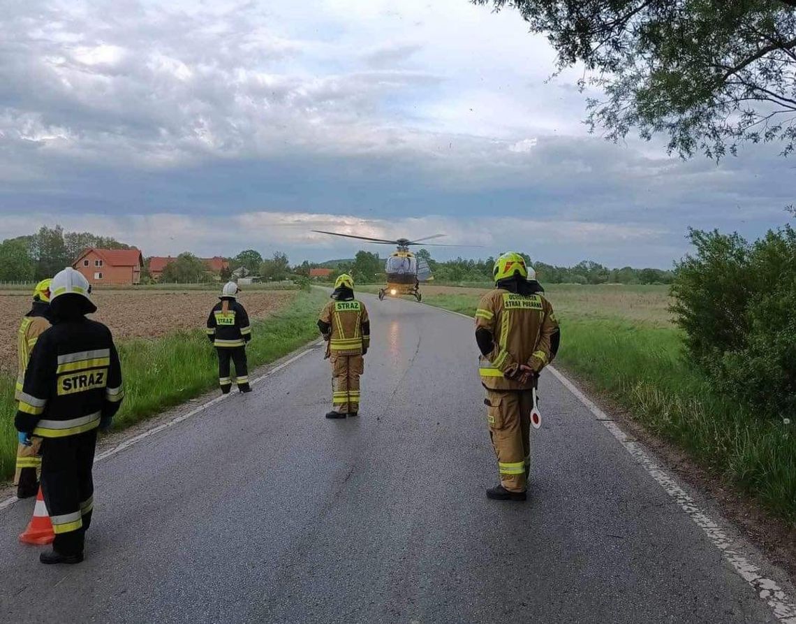 Na zdjęciu lądujacy śmigłowiec LPR po wypadku w Kłokoczynie