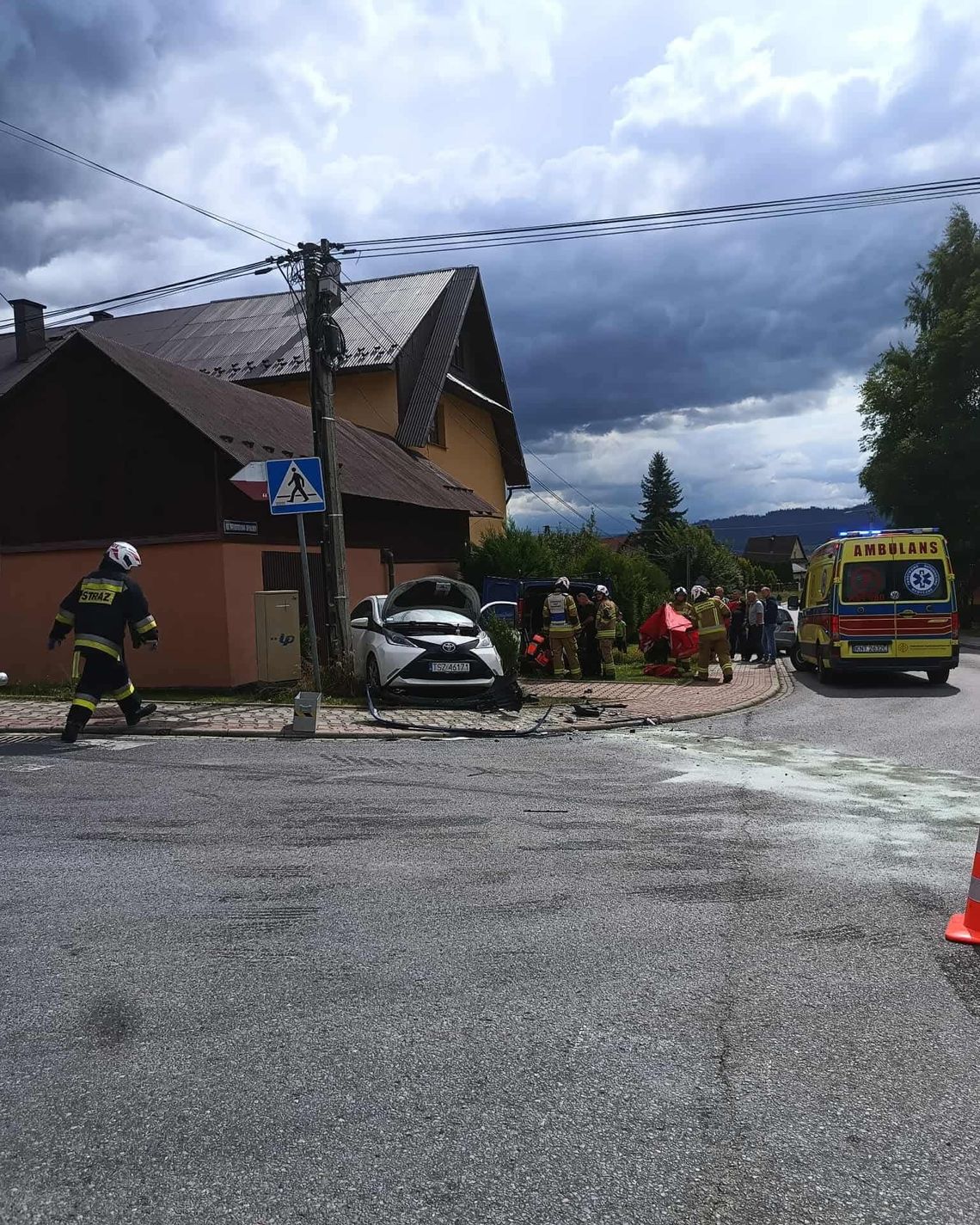 wypadek Maniowy, wypadek samochód Maniowy, zderzenie busa, wypadek 22 sierpnia, kolizja Maniowy