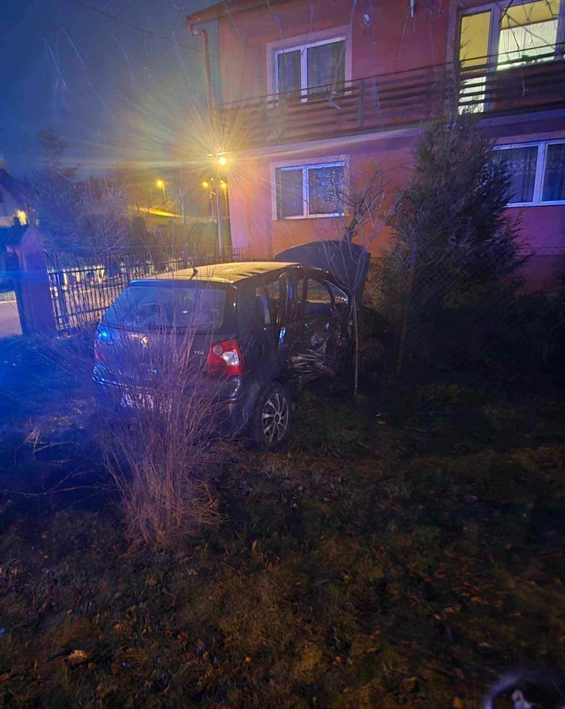 Na zdjęciu jeden z rozbitych pojazdów po wtorkowym wypadku w Trojanowicach