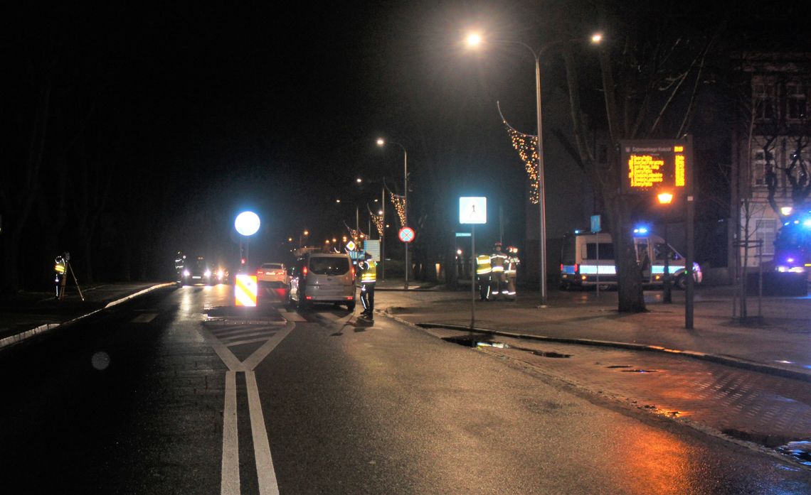 Na zdjęciu miejsce potrącenia dwójki pieszych na ulicy Dąbrowskiego w Oświęcimiu