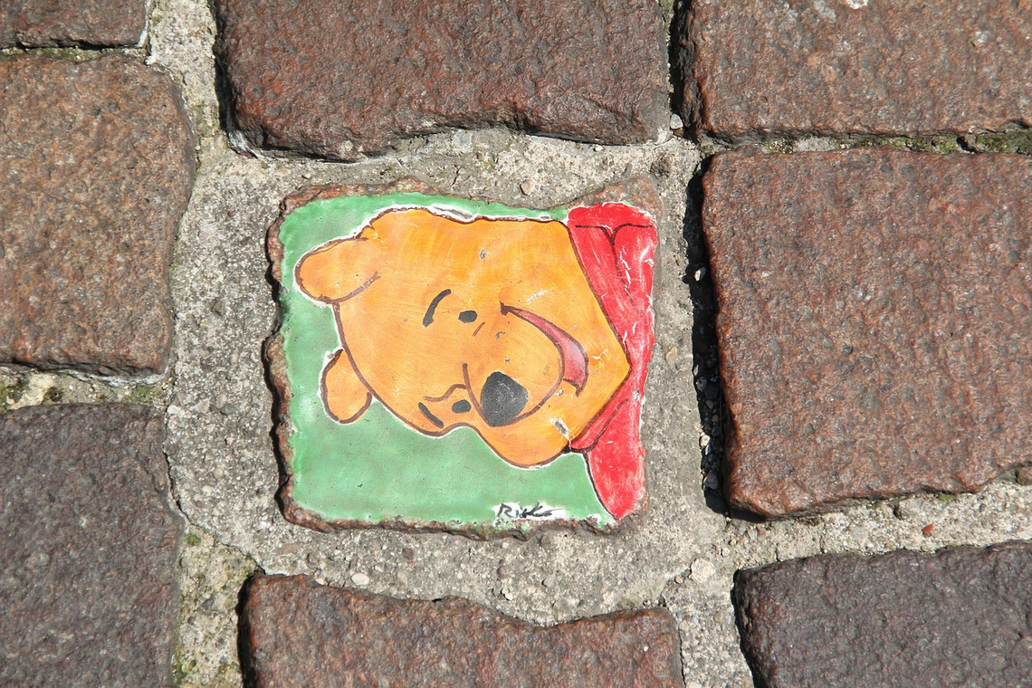 Dzień Kubusia Puchatka: Dlaczego wciąż kochamy misia o bardzo małym rozumku?