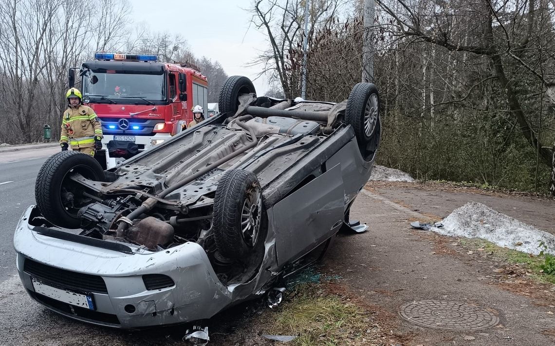 Na zdjęciu jeden z pojazdów, biorący udział w kolizji na terenie Bulowic