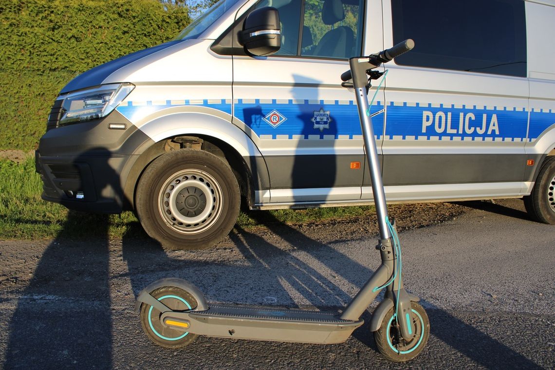 Hulajnoga elektryczna.