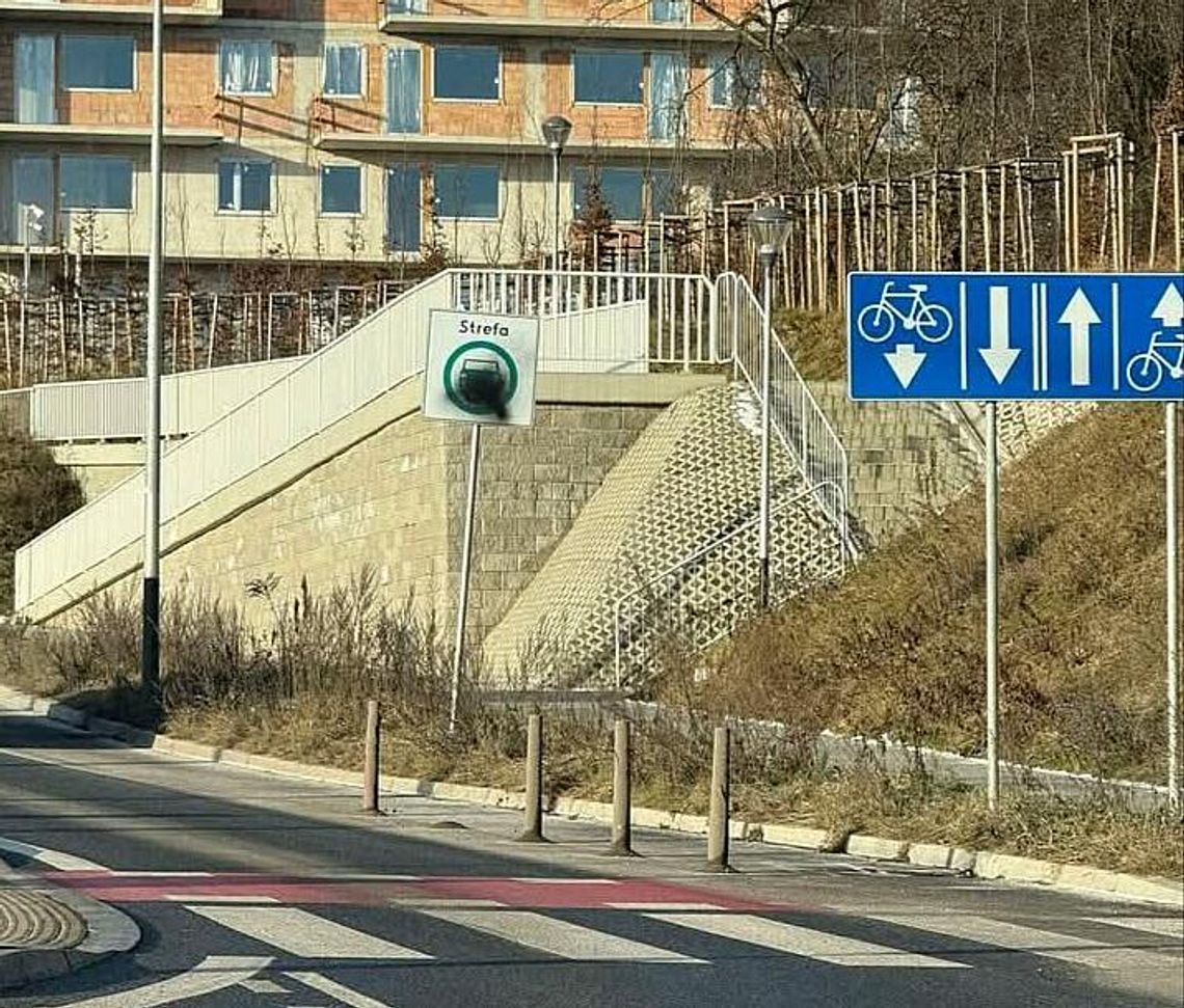 Eskalacja protestu przeciwko SCT w Krakowie. Policja ściga sprawców niszczenia znaków Kraków, SCT, strefa czystego transportu, policja, prokuratura, mandaty, kara więzienia, rusza dochodzenie