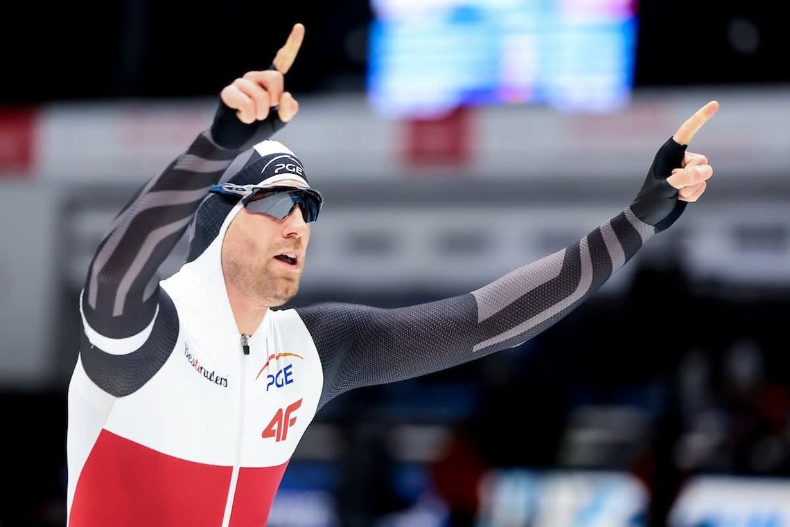 Fantastyczna forma Damiana Żurka w Inzell. Polak dominuje na lodzie przed IO Damian Żurek, Kaja Ziomek-Nogal, łyżwiarstwo szybkie, panczeny, igrzyska olimpijskie, inzzel, zwycięstwo, złoty medal, brązowy medal