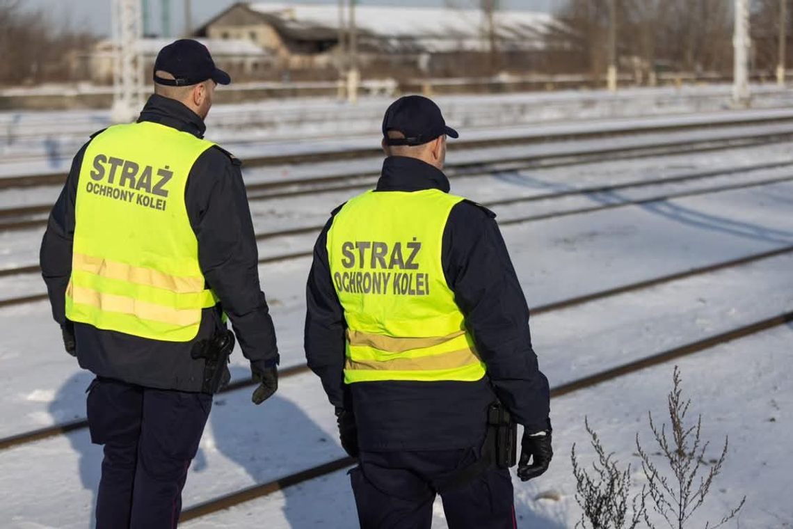 Funkcjonariusze SOK uratowali 17-latkę przed tragedią na torach w Tarnowie