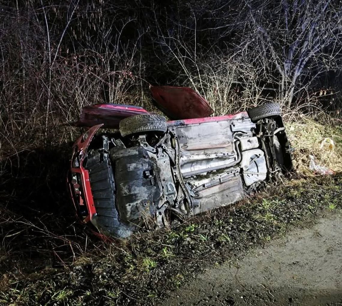 Skrzydlna, wypadek samochodowy, wypadek drogowy, dachowanie samochodu, dachowanie samochodu w powiecie limanowskim