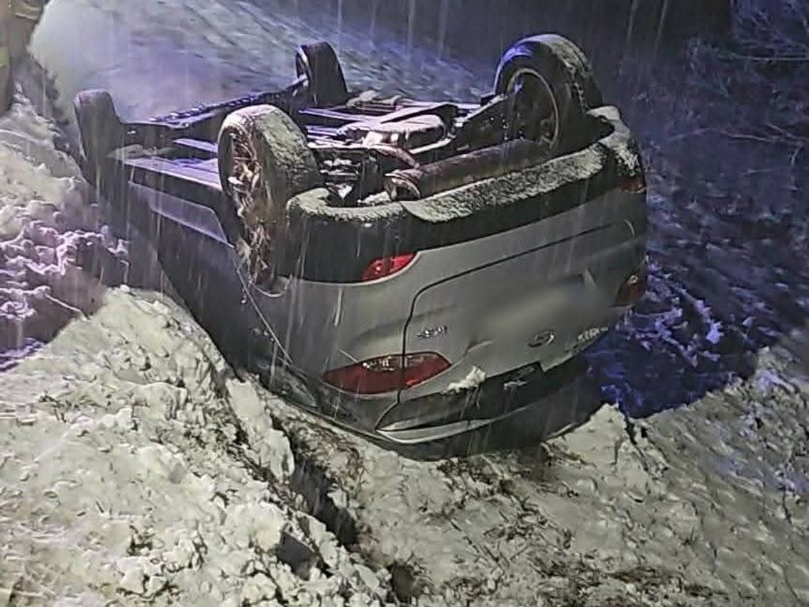 Zubrzyca Dolna, Orawa, Podhale, powiat nowotarski, trudne warunki na drogach, atak zimy na Podhalu, Podhale, dachowanie samochodu