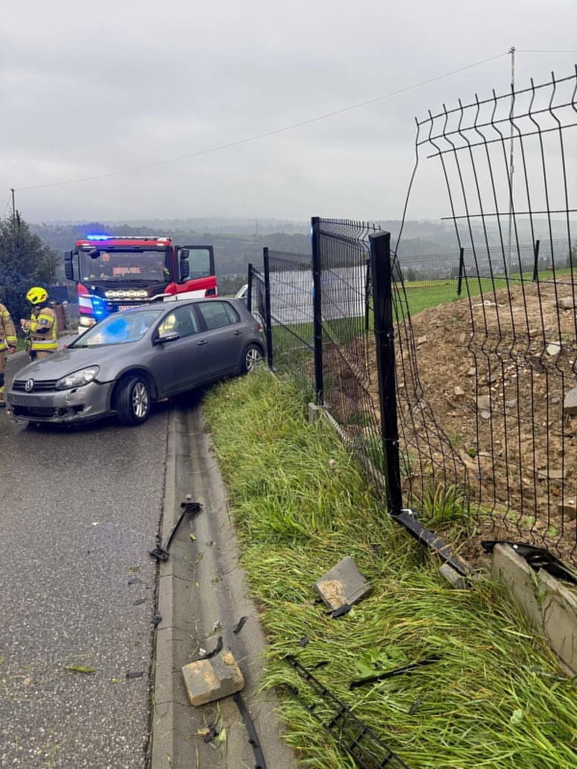 Biały Dunajec, wypadek w Białym Dunajcu, kolizja drogowa na Podhalu, funkcjonariusze policji, zastępy straży pożarnej, wypadek na Podhalu