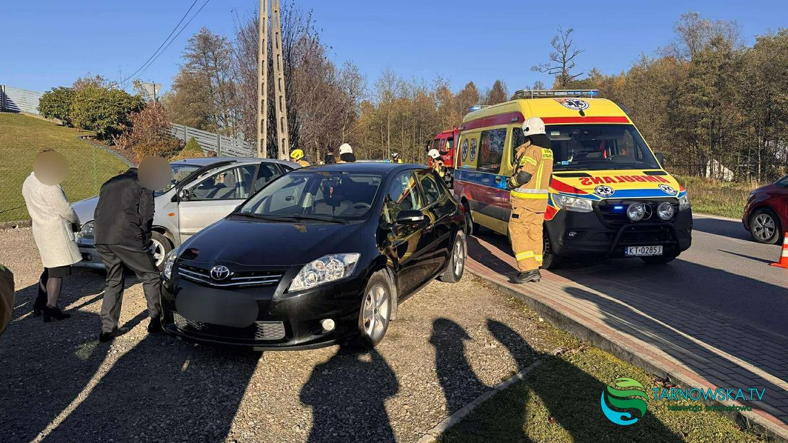 Łękawica, powiat tarnowski, akcja ratunkowa, wypadek drogowy, poszkodowane dziecko, dziecko pod opieką ratowników medycznych