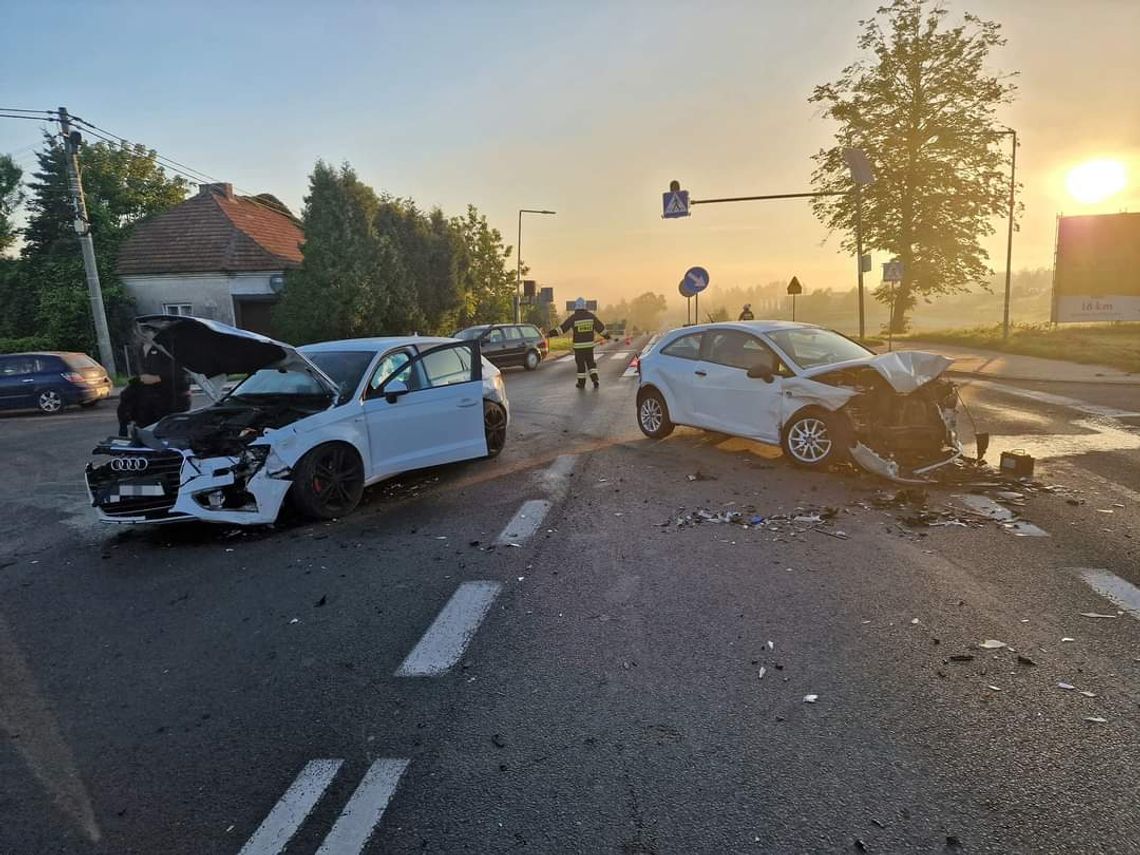 Groźnie wyglądające zderzenie trzech samochodów w Krzywaczce [ZDJĘCIA]