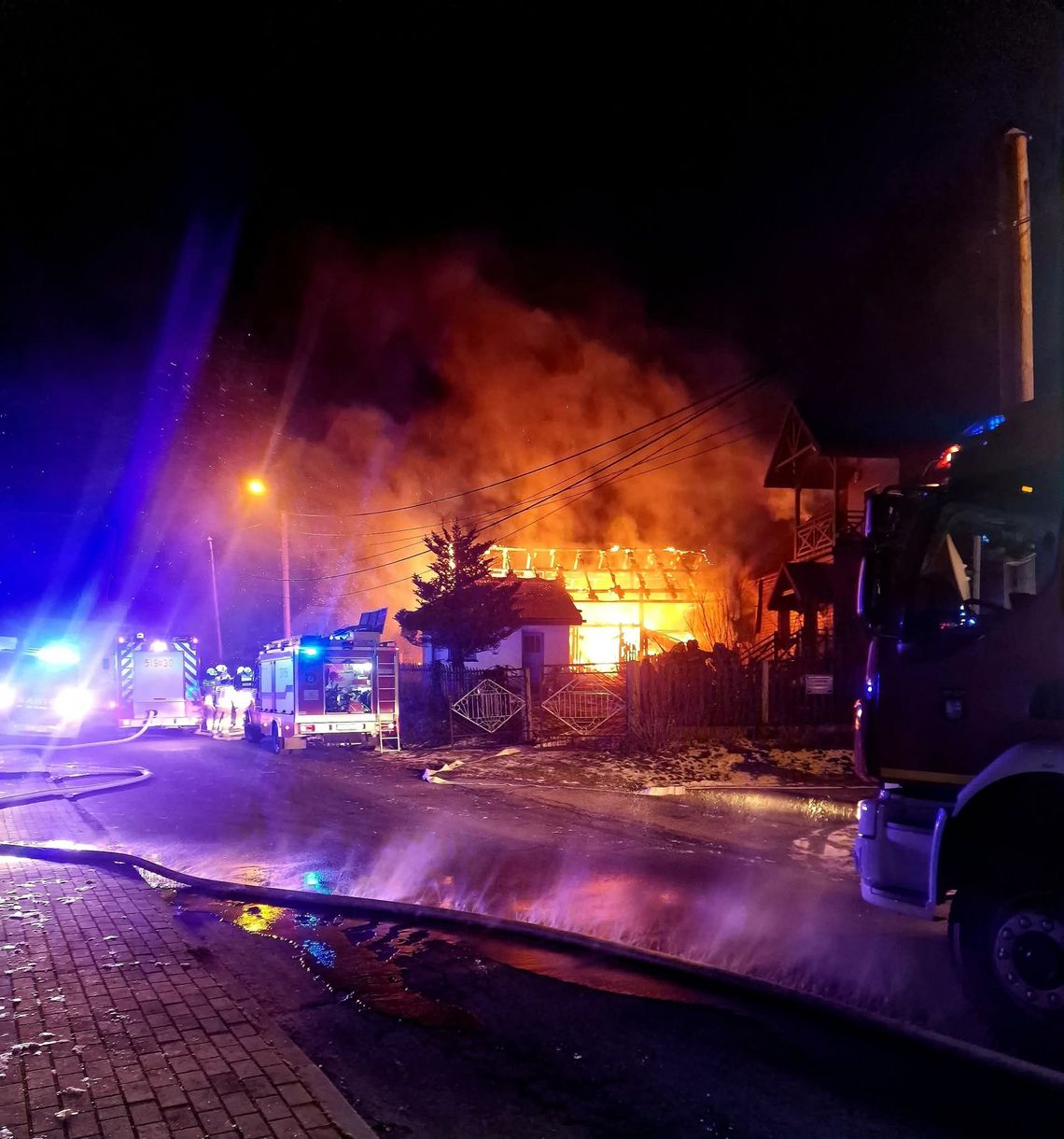 Malec, powiat oświęcimski, pożar stodoły, pożar zabudowań gospodarczych, OSP malec, strażacy, zastępy straży pożarnej, akcja gaśnicza w powiecie oświęcimskim