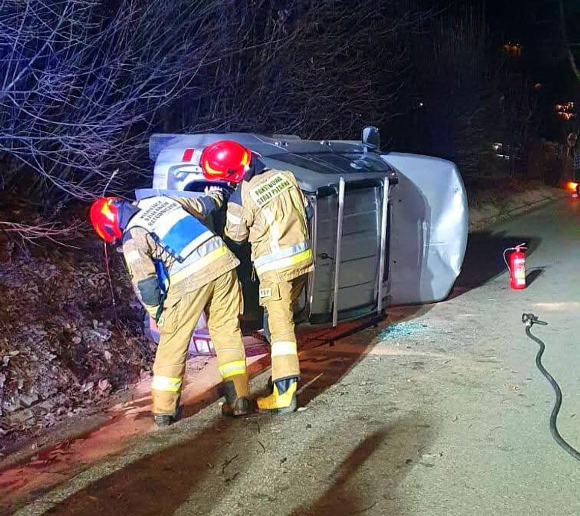 Kościelisko, ulica Salamandra, na sygnale, akcja ratunkowa, wypadek drogowy, strażacy, wypadek, zderzenie samochodów