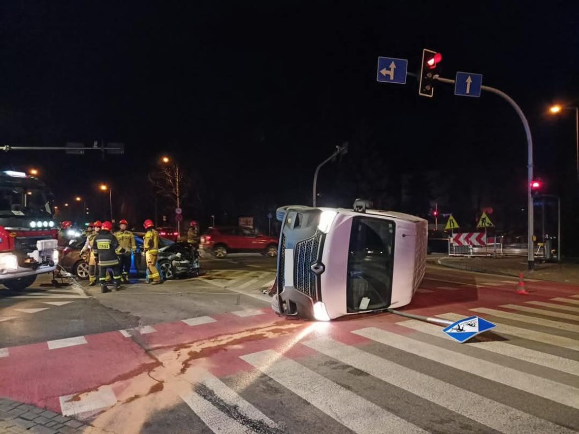 Groźny wypadek na skrzyżowaniu ulic Szujskiego i Szkotnik w Tarnowie [FOTO]