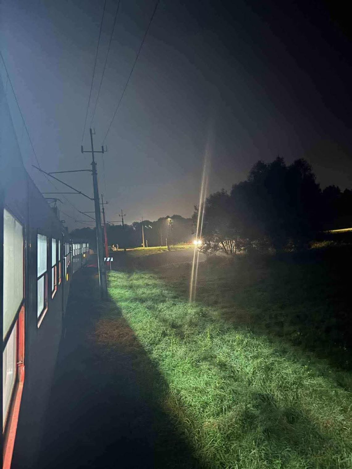 Barwałd Dolny, powiat wadowicki, wypadek na przejeździe kolejowym, niestrzeżony przejazd kolejowy, zderzenie samochodu osobowego z pociągiem, na sygnale, aktualnie