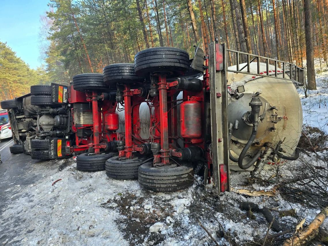 Bukowno, Siersza, na sygnale, wypadek drogowy, wypadek ciężarówki z silosem, wypadek cysterny, wypadek samochodu ciężarowego, wypadek w powiecie olkuskim