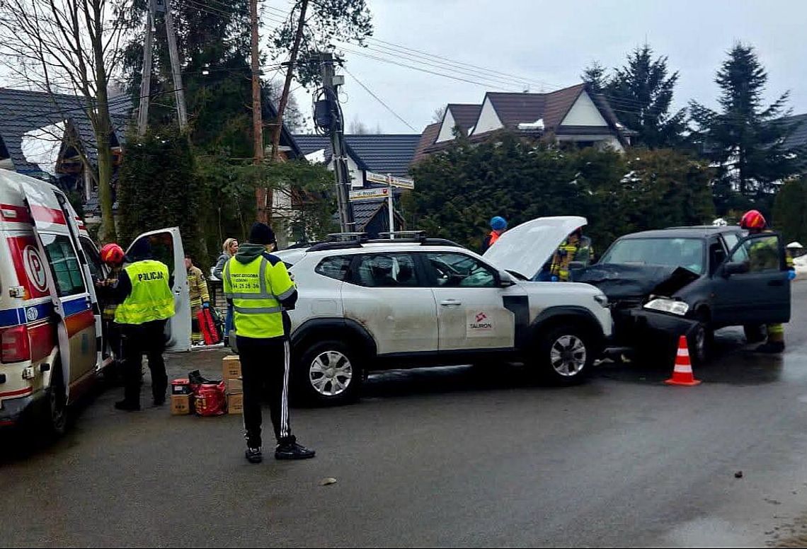 Leśnica, Zakopane, wypadek drogowy, wypadek samochodowy, zderzenie dwóch samochodów osobowych, wypadek, jedna osoba ranna