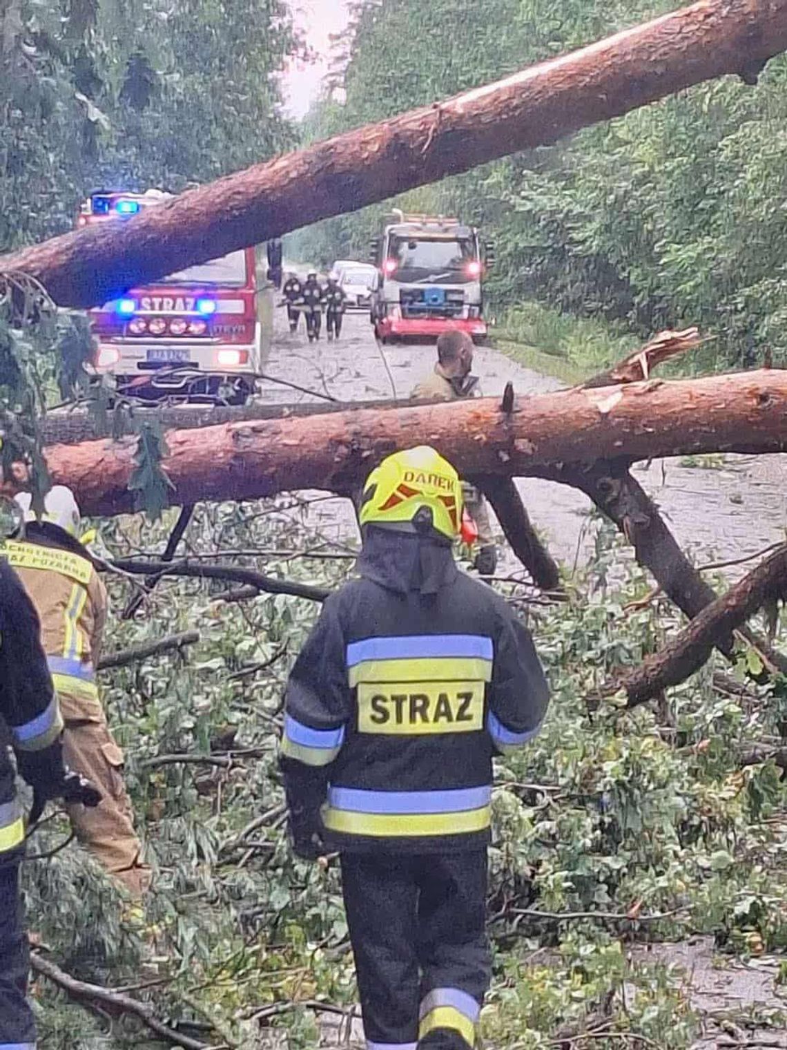 Brzesko, rynek w Brzesku, nawałnica w powiecie brzeskim, na sygnale, intensywne opady deszczu, wiatr