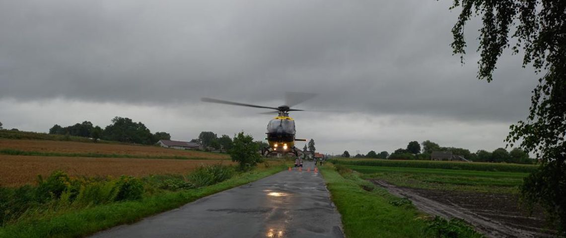 Hebdów. Mężczyzna poparzony w pożarze trafił śmigłowcem do szpitala