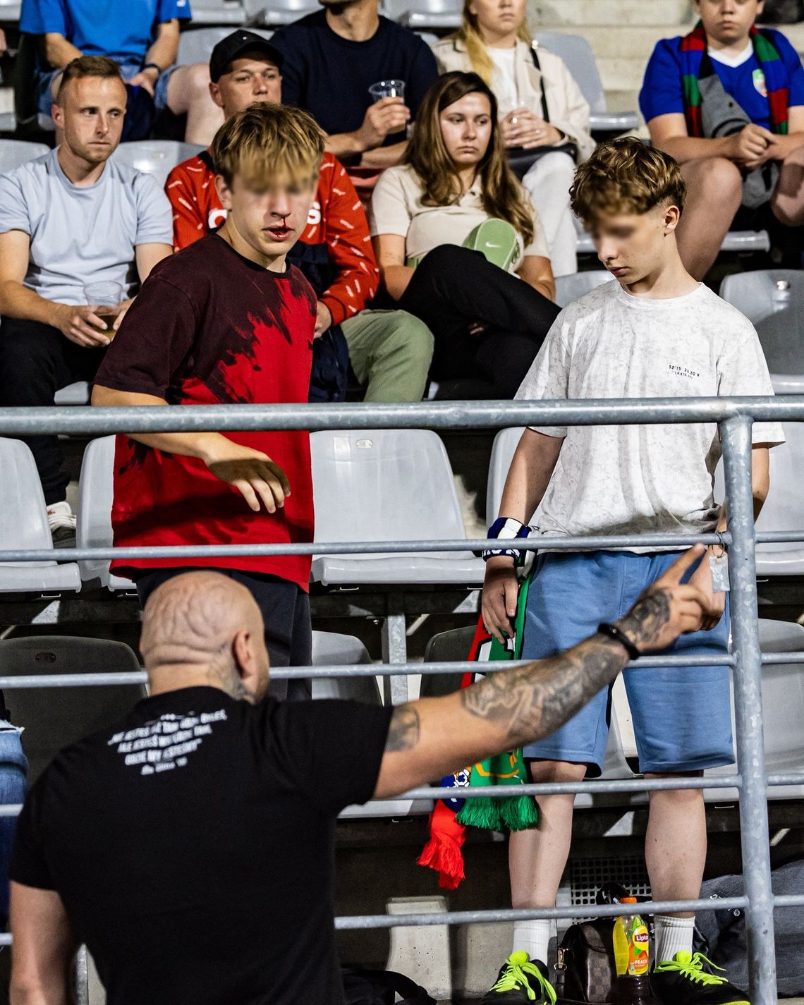 skandal w Legnicy, Miedź Legnica, pobity kibic Wisły Kraków, kibic Wisły Kraków, Wisła Kraków, hipokryzja kibiców z Legnicy, piłka nożna