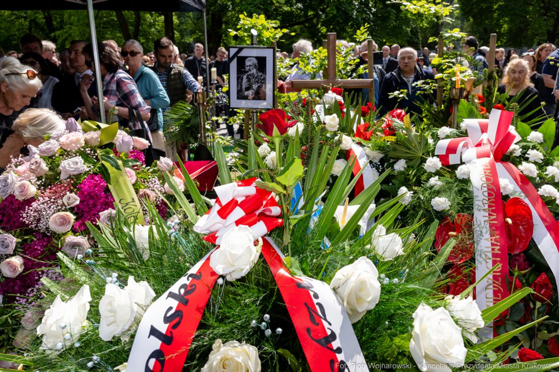 Na zdjęciu uroczystości pogrzebowe lidera Skaldów - Jacka Zielińskiego