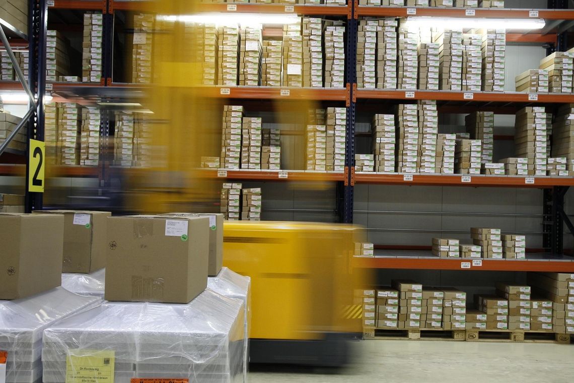 Jak automatyzacja magazynu wpływa na efektywność logistyczną?