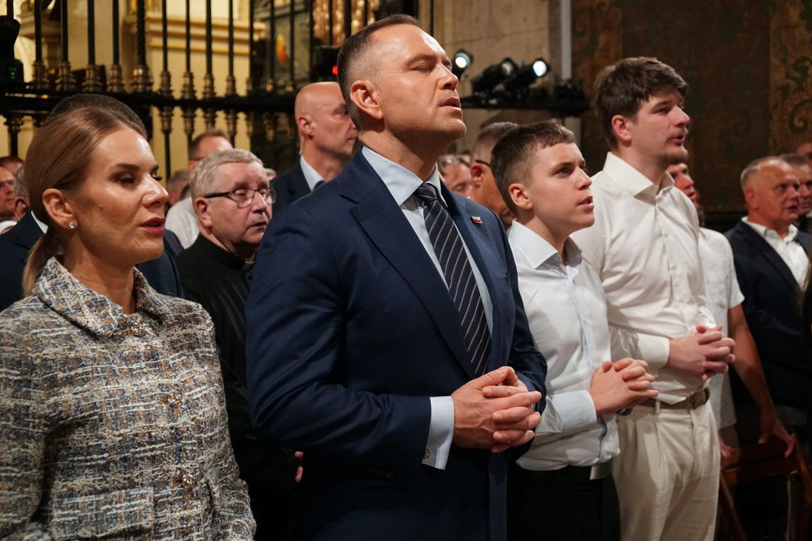 Jasna Góra: Prezydent elekt Karol Nawrocki modlił się przed zaprzysiężeniem Karol Nawrocki, Prezydent elekt, Jasna Góra, Zaprzysiężenie prezydenta, Karol Nawrocki zaprzysiężenie