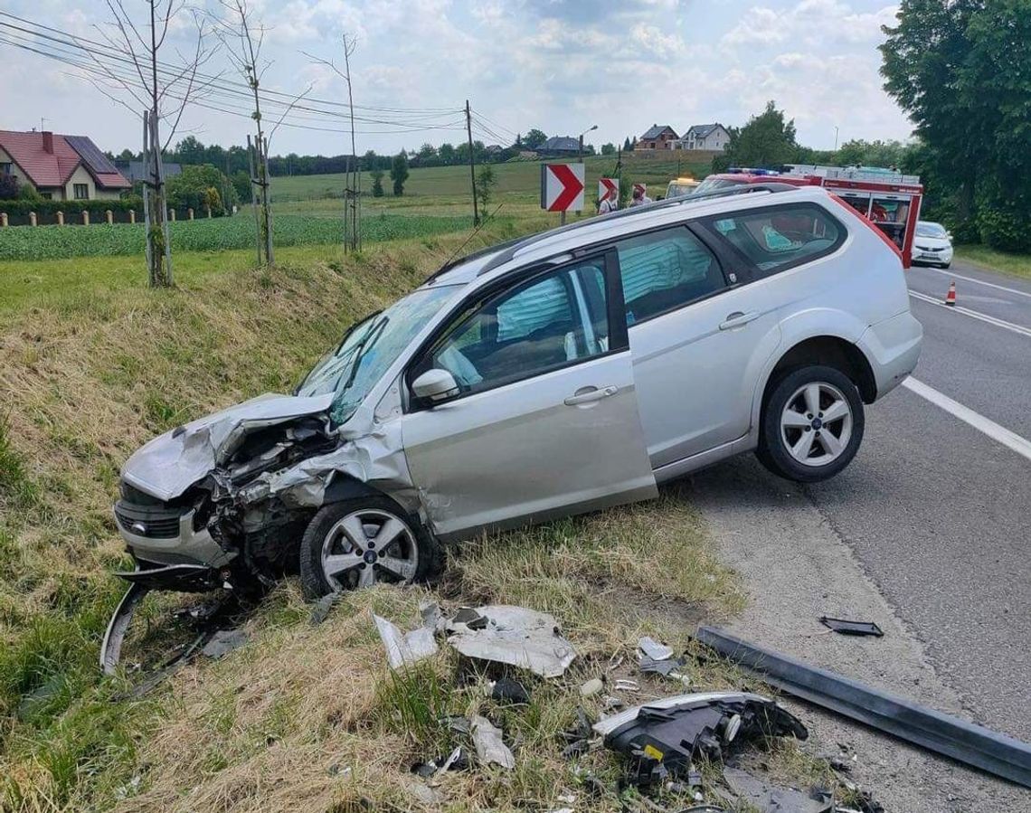 Jedna osoba ranna w wypadku na DK94 w Wielkiej Wsi [ZDJĘCIA]