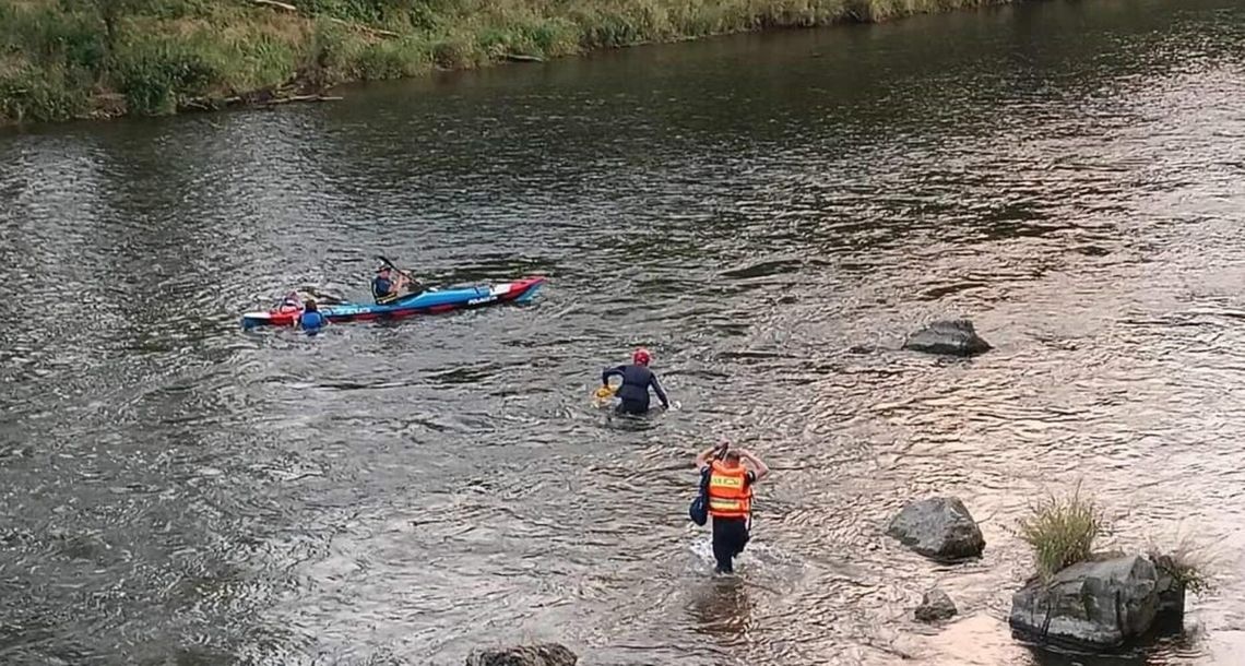 Na zdjęciu akcja ratunkowa kajakarzy na Dunajcu