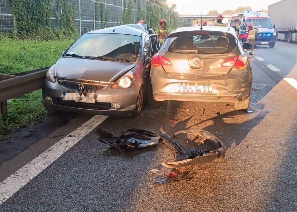 Autostrada A4, karambol na autostradzie A4, krakowski odcinek autostrady A4, na sygnale, akcja ratunkowa, utrudnienia w ruchu