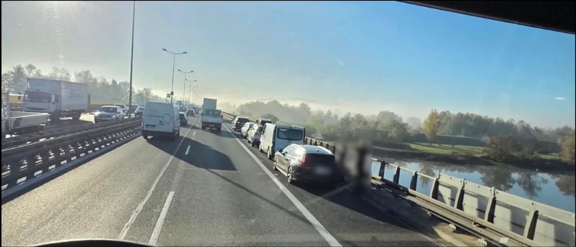 Karambol na autostradzie A4 pod Krakowem. Zderzyło się pięć aut Karambol na autostradzie A4 pod Krakowem. Zderzyło się pięć aut