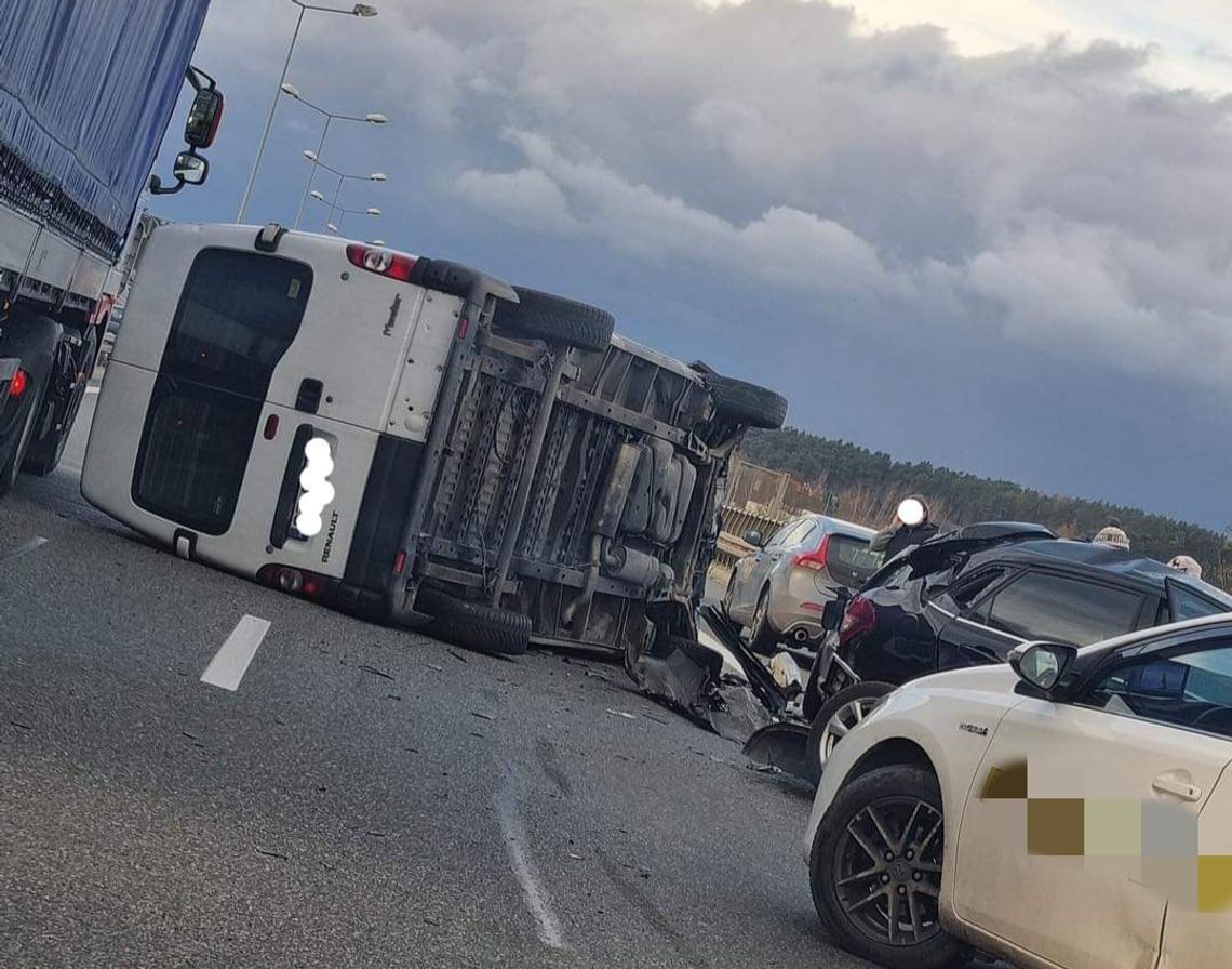 Karambol na autostradzie A4 w Krakowie. Trzy osoby ranne [FOTO]