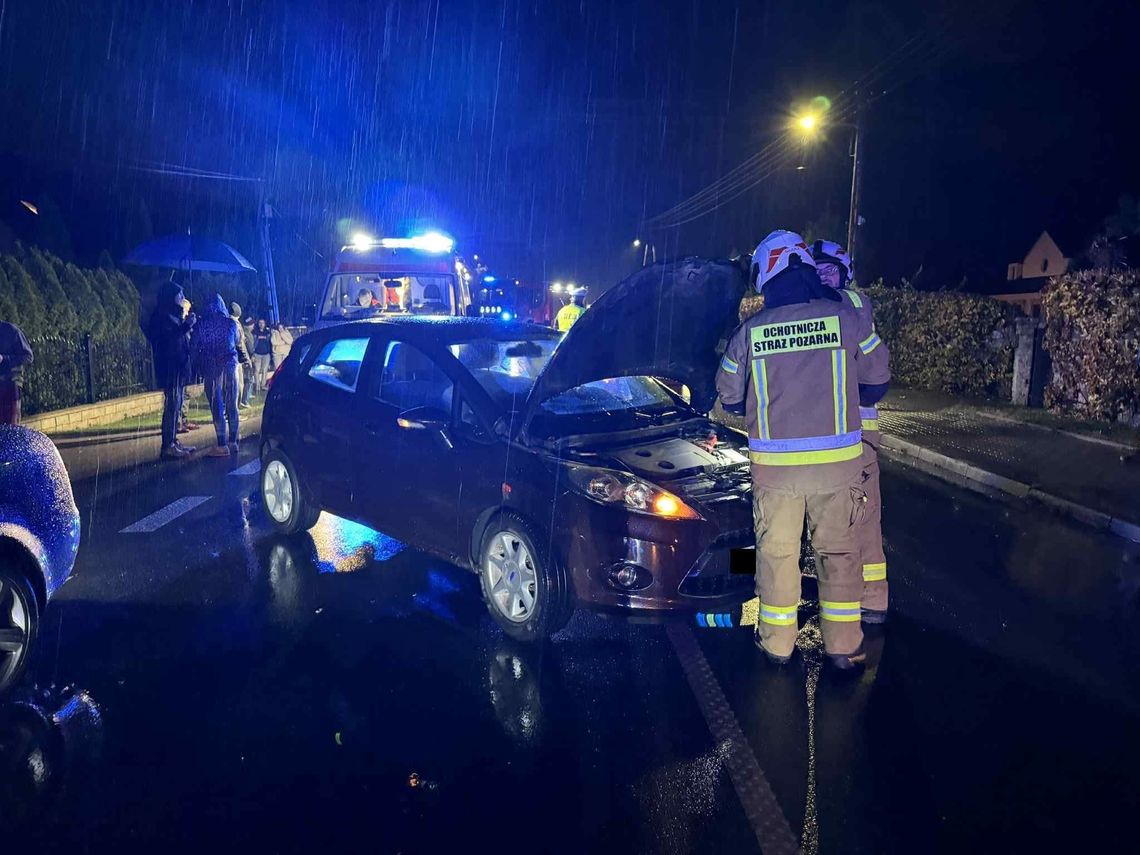 Brzezna, gmina Podegrodzie, powiat nowosądecki, karambol, karambol drogowy, zderzenie czterech samochodów, akcja ratunkowa, akcja ratownicza, na sygnale