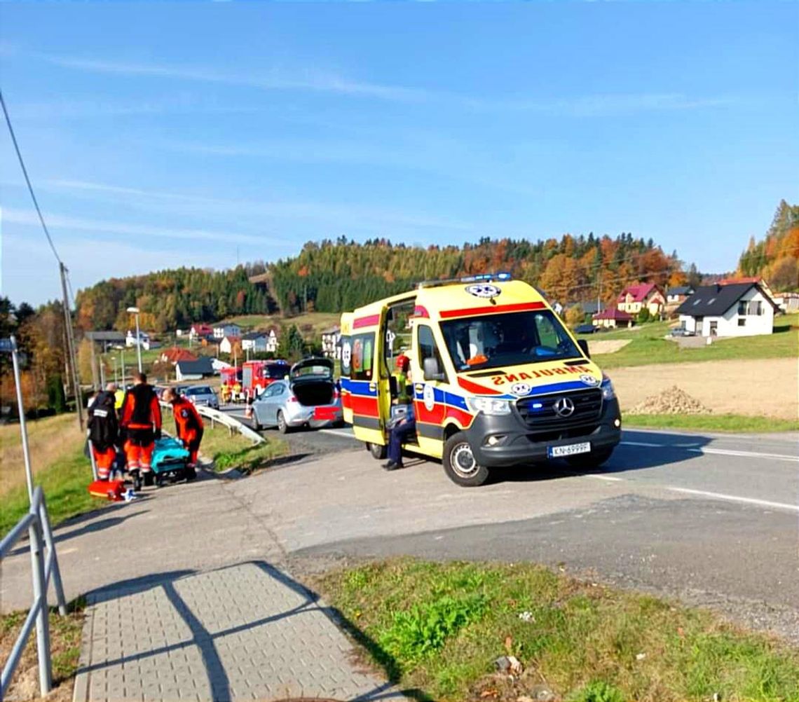 Karambol z udziałem czterech pojazdów na DK28 w Cieniawie [FOTO]