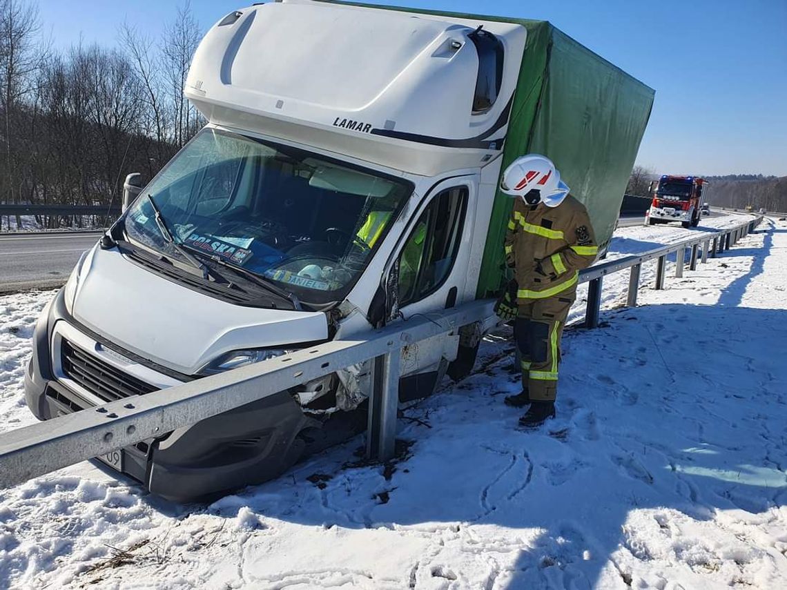 Kolizja na autostradzie A4 z udziałem samochodu dostawczego (ZDJĘCIA)