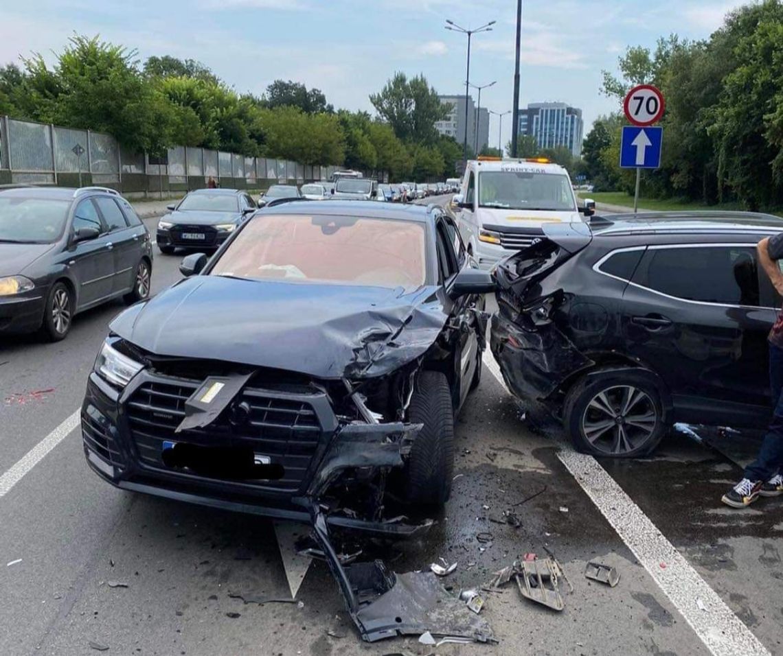 Na zdjęciu miejsce wypadku na ulicy Opolskiej w Krakowie