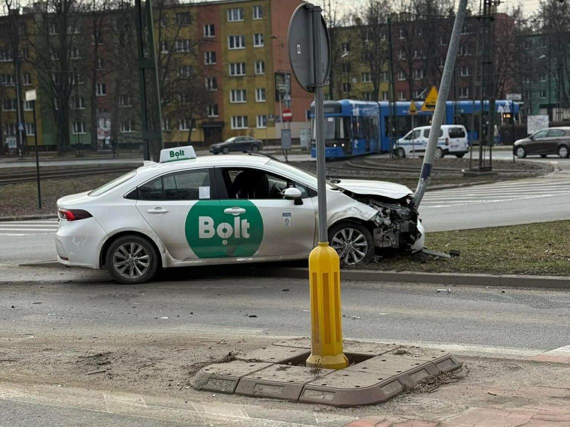 Rondo Hipokratesa, Nowa Huta, kolizja na rondzie Hipokratesa, Kraków, kolizja drogowa, na sygnale