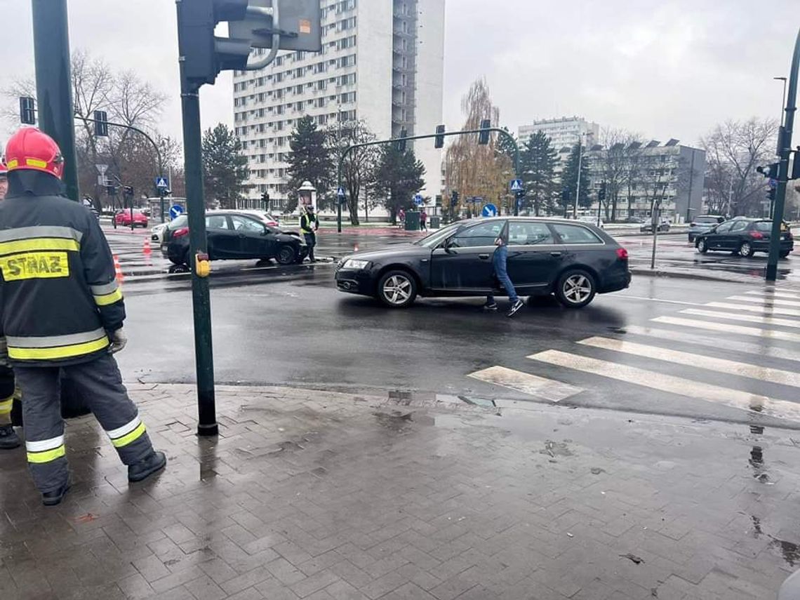 Kraków. Dzwon na skrzyżowaniu Piastowskiej i Armii Krajowej (GALERIA)