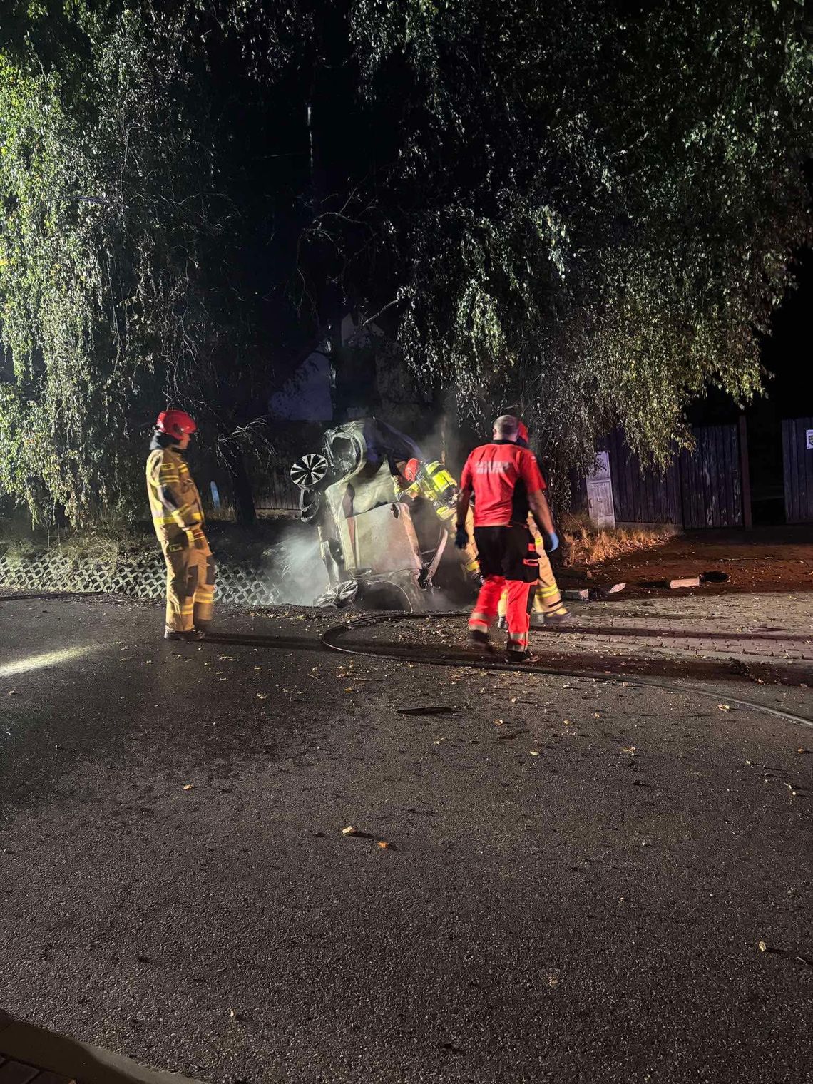 wypadek w Sierczy, Siercza, wypadek drogowy, pożar samochodu, trzy ofiary śmiertelne, śmierć w ogniu, wypadek, tragiczny wypadek