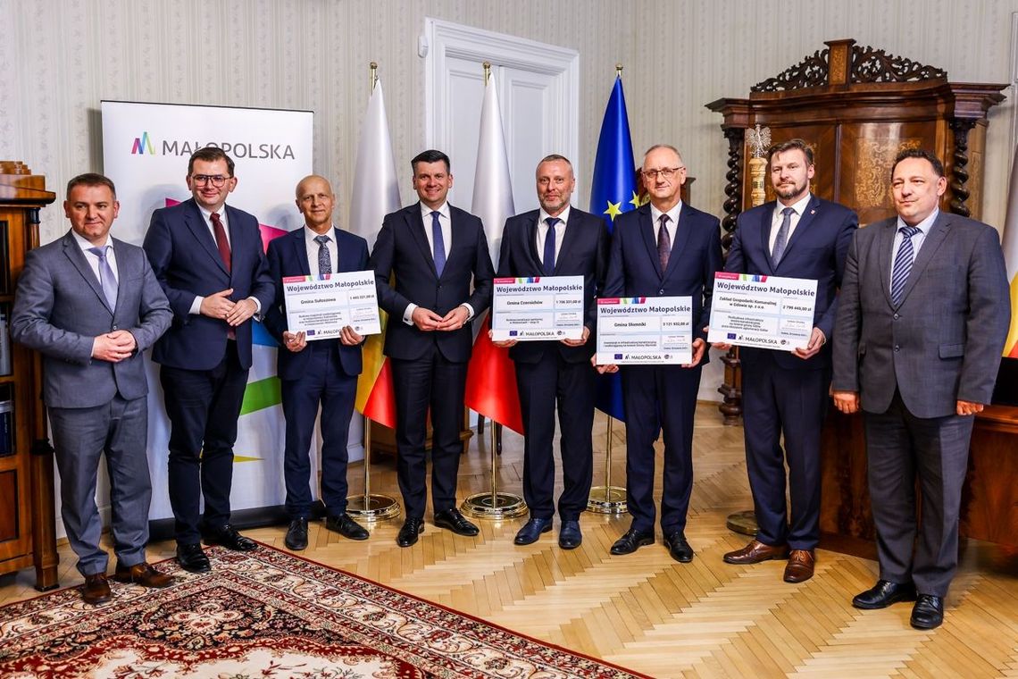 Zarząd Województwa Małopolskiego i przedstawiciele gmin.