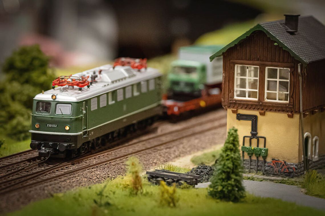 Miniaturowy Świat Kolei w NCK. Wielka wystawa makiet kolejowych w Krakowie Nowohuckie Centrum Kultury, Nowa Huta, makiety kolejowe, wystawa makiet kolejowych, pociągi, makiety, modele, modelarstwo