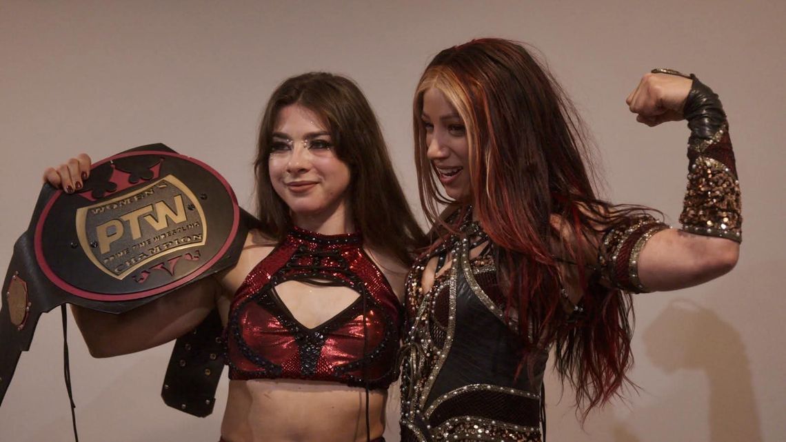 Mistrzyni z Czarnego Dunajca! Diana Strong pokonała Mercedes Moné w walce o pas PTW Diana Strony, Ela Kardaś, Prime Time Wrestling, Czarny Dunajec, Podhale, powiat nowotarski, walki