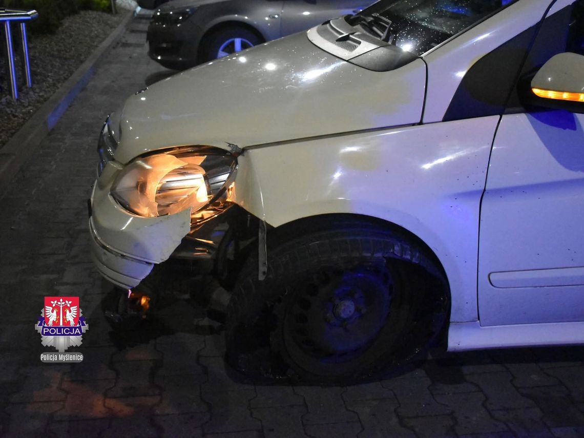 Myślenice: 52-latek z 2 promilami uderzył w latarnię i uciekł. Grozi mu więzienie Myślenice, pijany kierowca, na sygnale, wypadek drogowy, pijany kierowca z dwoma promilami, 2 promile alkoholu, alkohol, policja