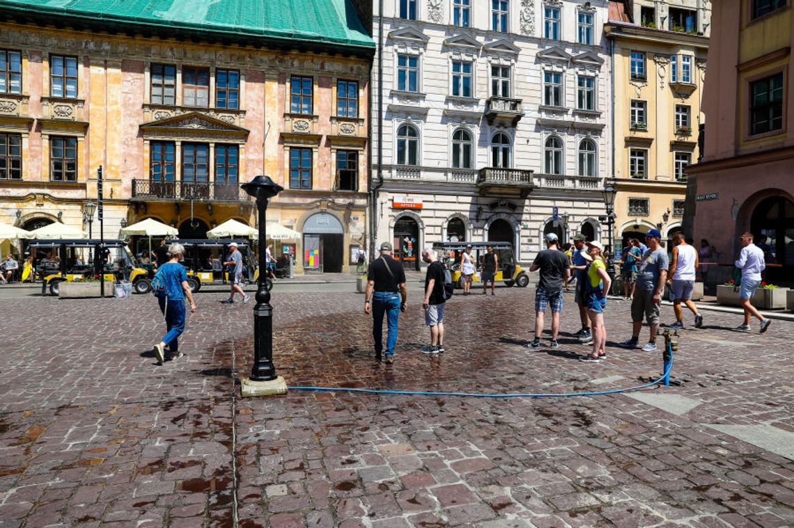 Na upały najlepsze kurtyny wodne. Kraków uruchamia je od 20 czerwca