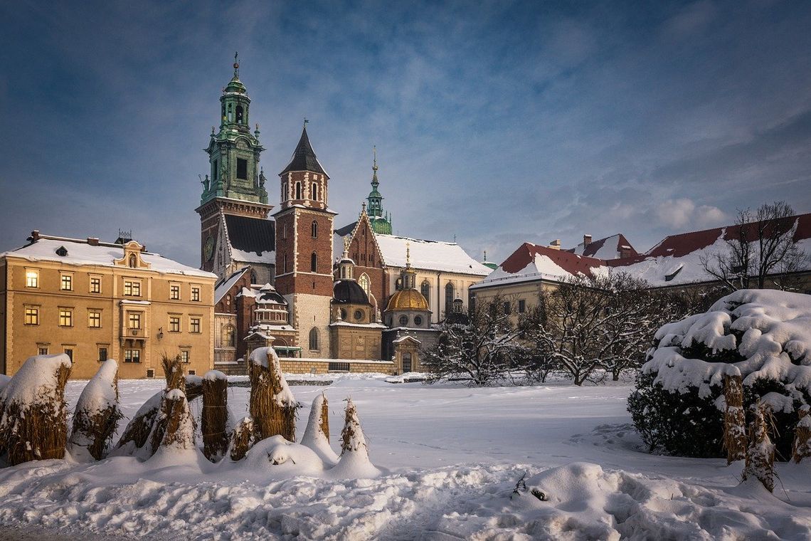 Na zdjęciu Zamek Królewski na Wawelu w zimowym krajobrazie