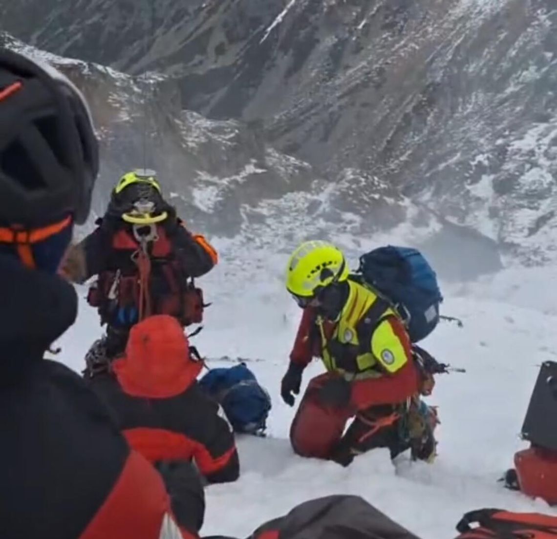 Tatry, TOPR, ratownicy TOPR, śmiertelny wypadek na Zawracie, tragiczny wypadek, tragedia, trudne warunki w górach