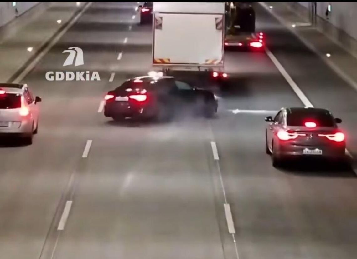 Kraków, Dziekanowice, tunel na S52, blisko tragedii w tunelu na S52, wypadek, blisko wypadku