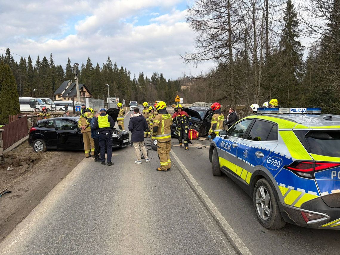Stasikówka, Podhale, powiat tatrzański, wypadek drogowy, czołowe zderzenie samochodu, czołówka na Podhalu