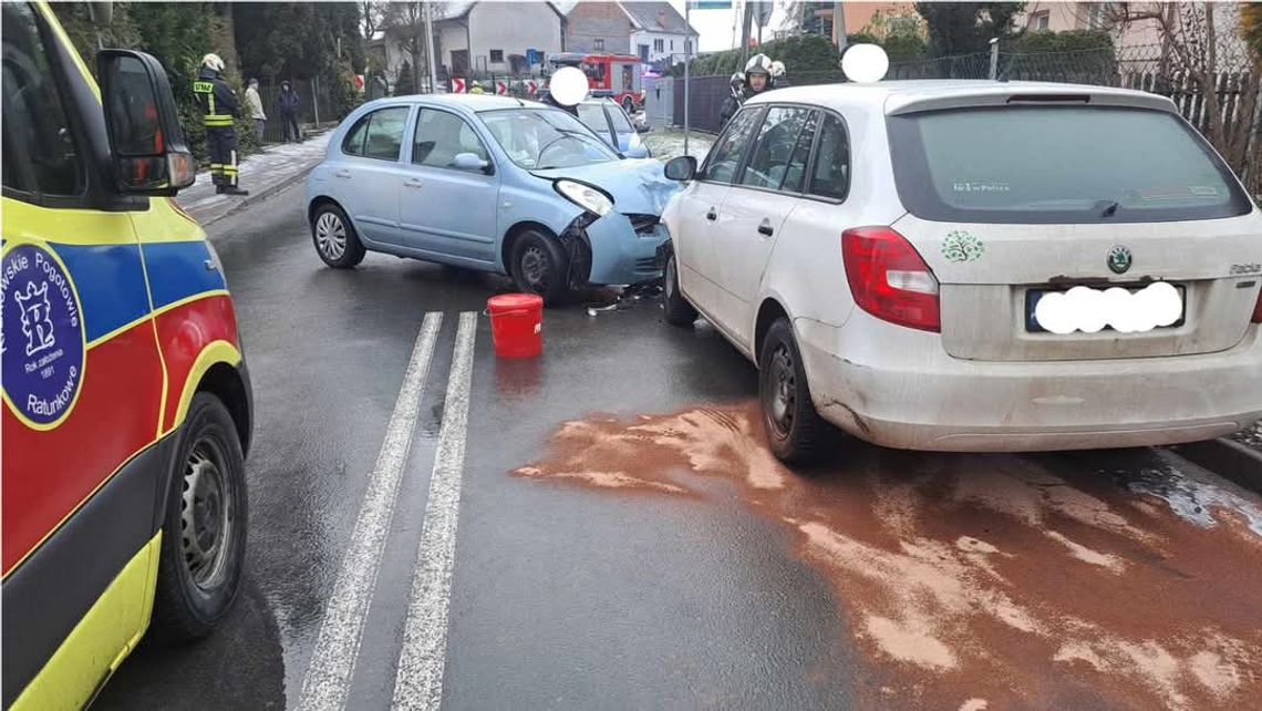 Niedzielne kolizje drogowe w Aleksandrowicach i Morawicy [FOTO]