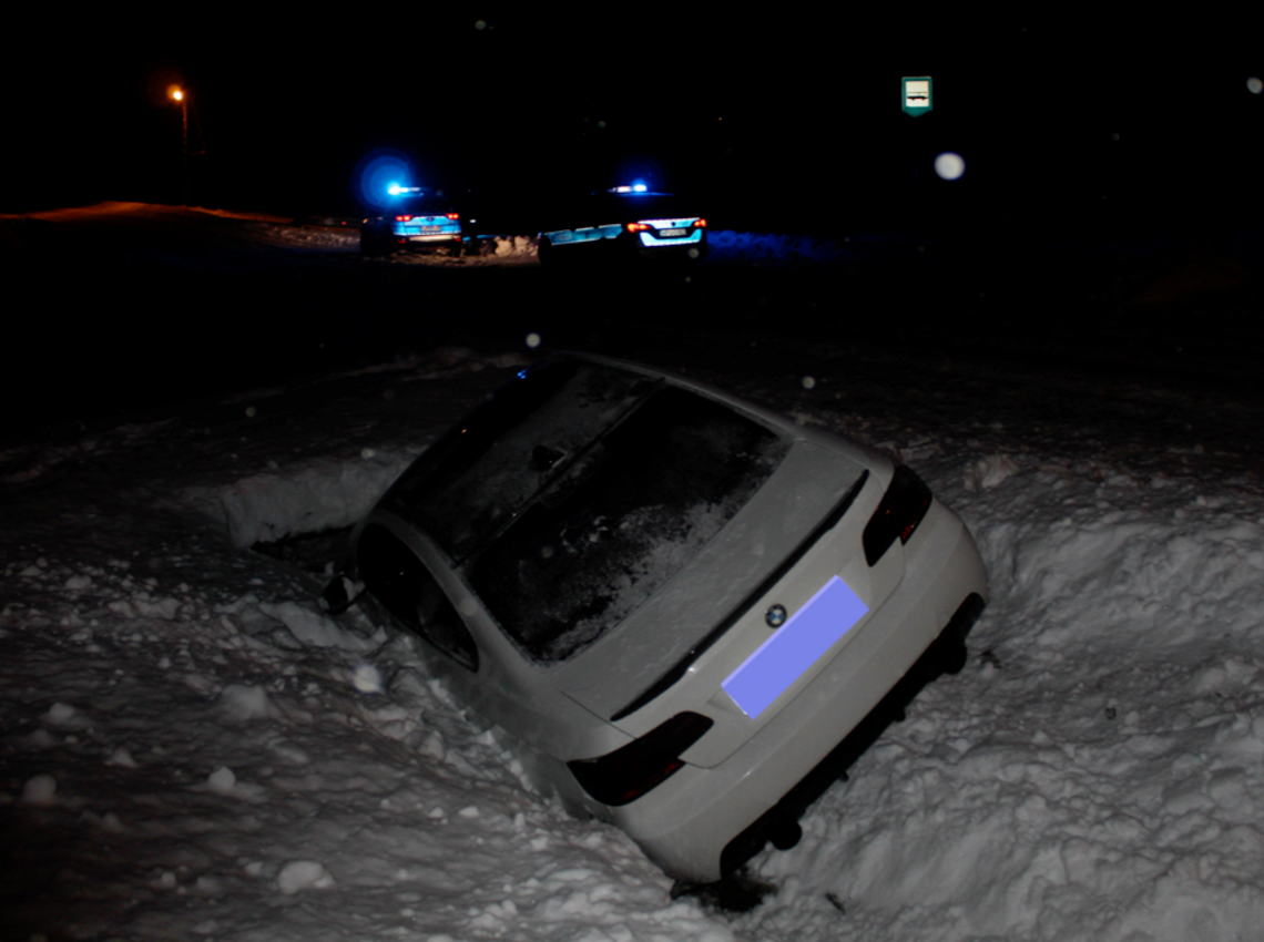 Nieudana ucieczka kierowcy BMW przed ścigającymi go policjantami